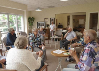 How Cognitive Activities Boost Resilience in Assisted Living