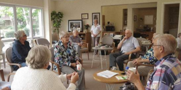 How Cognitive Activities Boost Resilience in Assisted Living