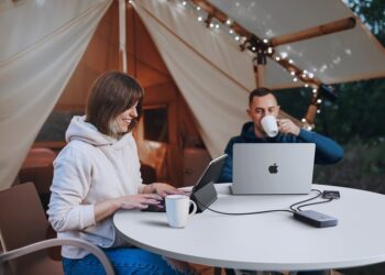 Slim vs High-Capacity Power Banks: Pros and Cons