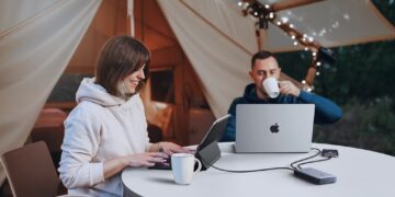 Slim vs High-Capacity Power Banks: Pros and Cons