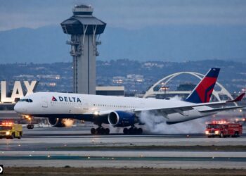 delta flight dl275 diverted lax