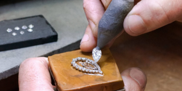 Aura Diamonds Jewelry Store: Where Elegance Meets Expert Craftsmanship