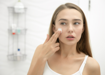 Tips for Applying Acne Lotion for Sensitive Skin Safely