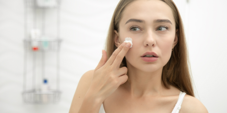 Tips for Applying Acne Lotion for Sensitive Skin Safely