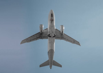 8 Reasons Professional Pilots Prefer Certain Headsets