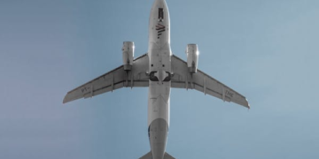 8 Reasons Professional Pilots Prefer Certain Headsets