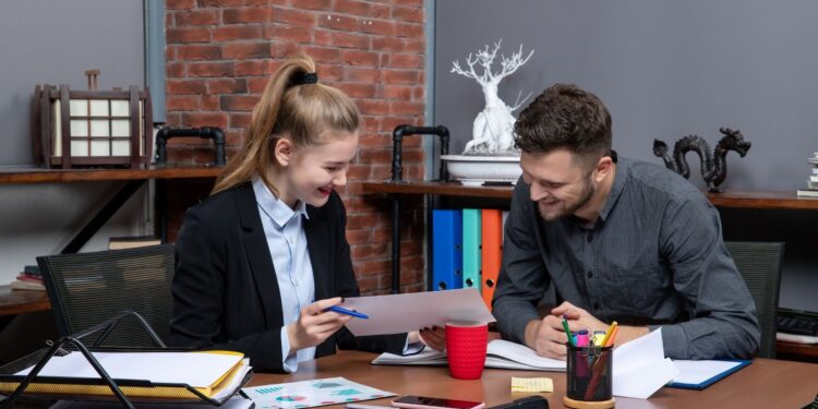 6 Reasons Businesses Should Use Professional Bookkeeping And Accounting Services For Tax Compliance