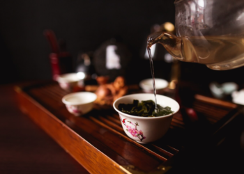 Porcelain Hours and the Shape of Stillness