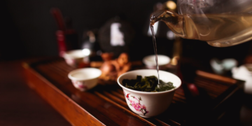 Porcelain Hours and the Shape of Stillness