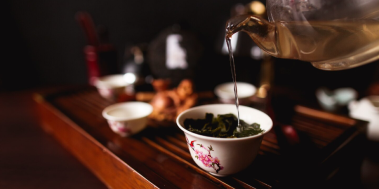 Porcelain Hours and the Shape of Stillness