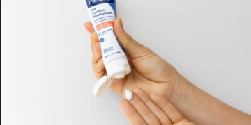 Best Face Moisturizer for Oily Skin? PanOxyl vs Hydro Boost