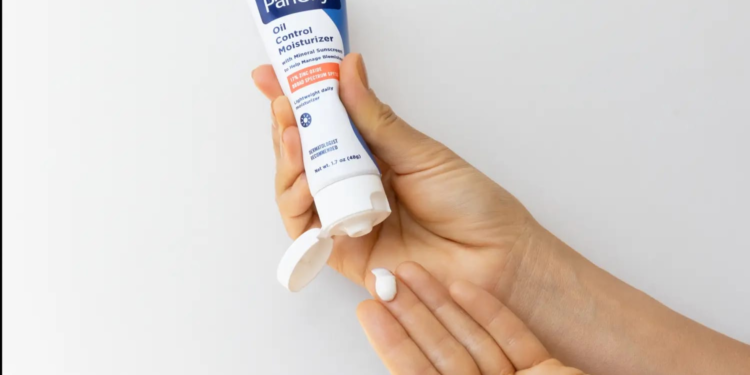 Best Face Moisturizer for Oily Skin? PanOxyl vs Hydro Boost