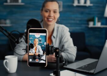 4 Free Meme Maker Websites that Are the Most Trustworthy For Social Media Creators