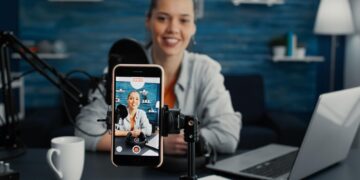 4 Free Meme Maker Websites that Are the Most Trustworthy For Social Media Creators