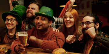 Why Bars Are the Go To Spot for Big Game Watch Parties