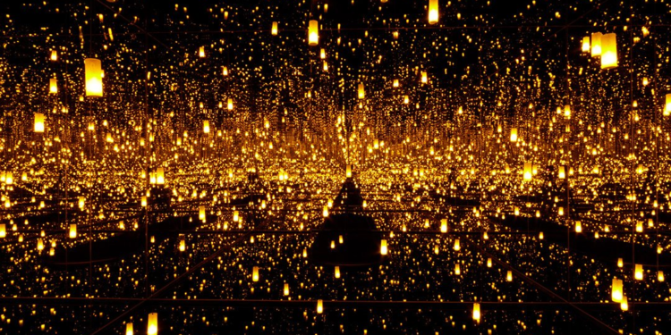 What Happens When You Trap the Golden Hour Inside an Infinite Mirror Room?
