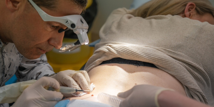 What a Dermatoscopy Examination Actually Involves — and Why It Differs From a Basic Visual Check
