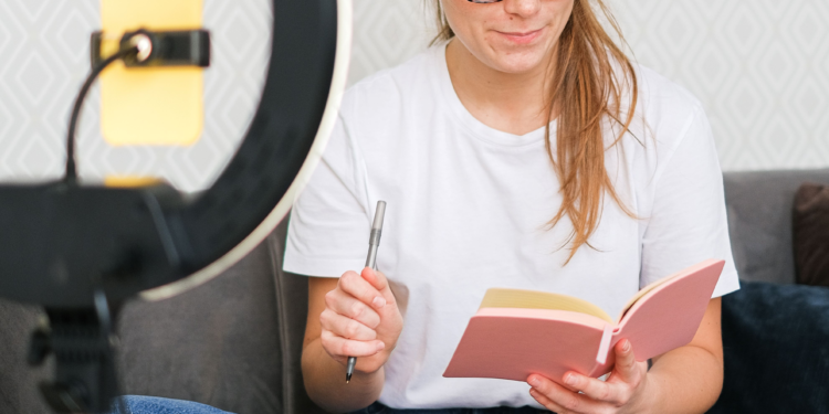 How Content Creators Sell Products Without Needing Inventory