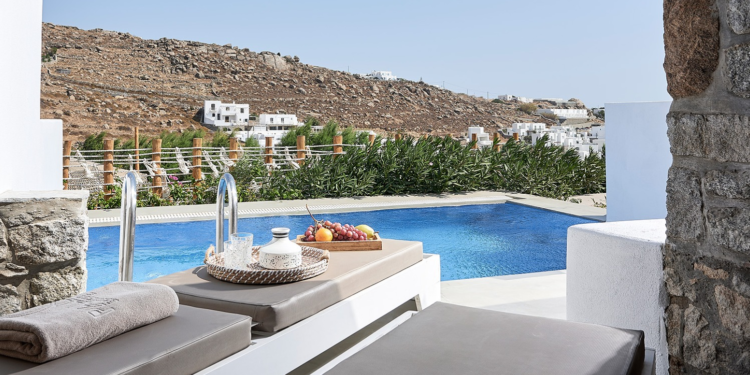Hotels Near Psarou Beach: What to Look